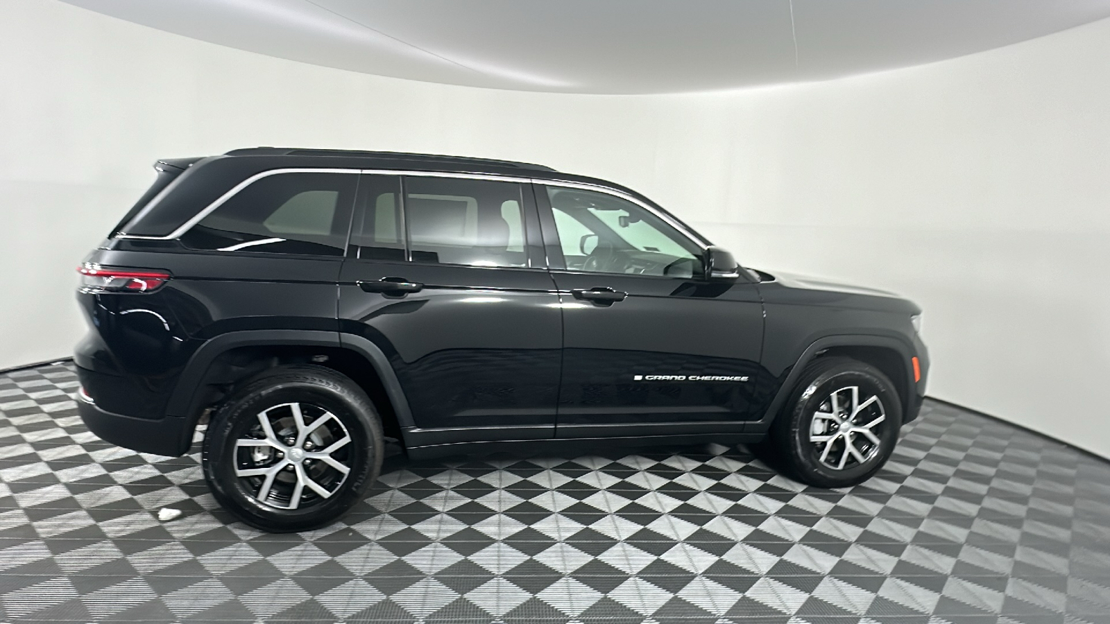 2024 Jeep Grand Cherokee Limited 23