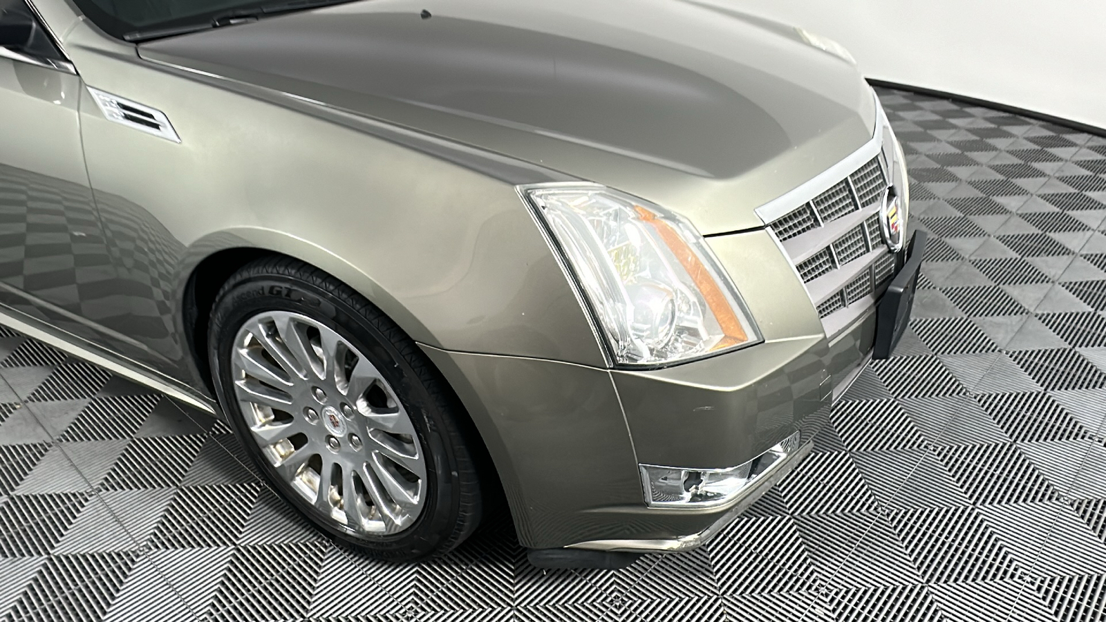 2010 Cadillac CTS Premium 2