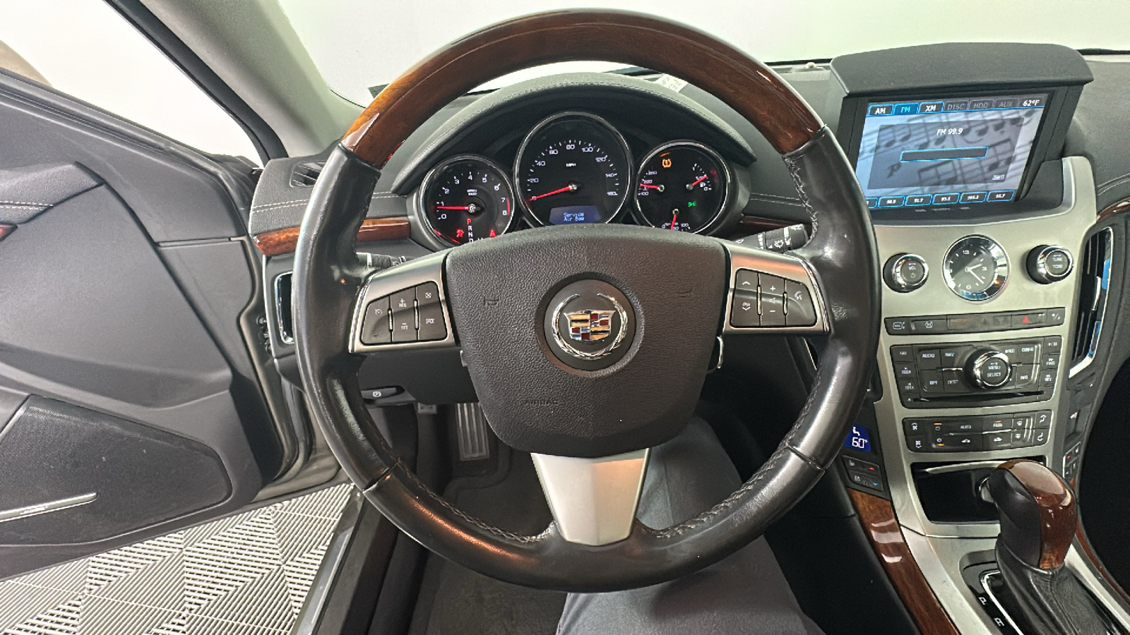 2010 Cadillac CTS Premium 36