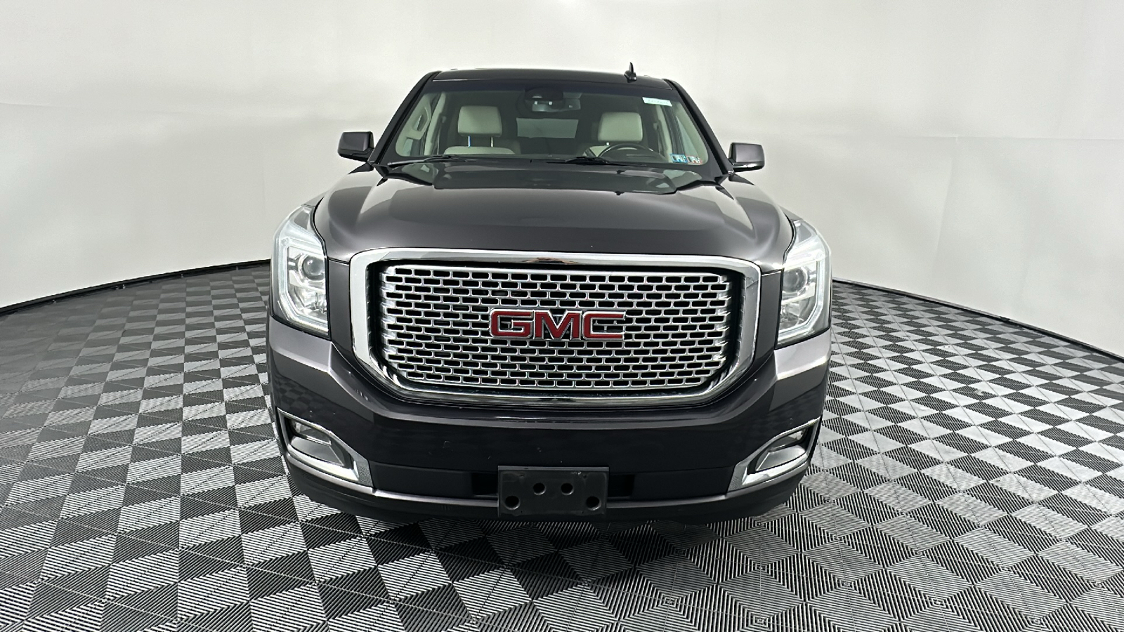 2017 GMC Yukon XL Denali 4