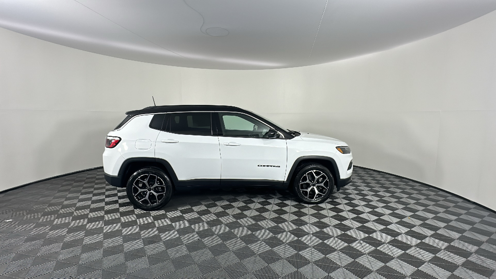 2025 Jeep Compass Limited 18