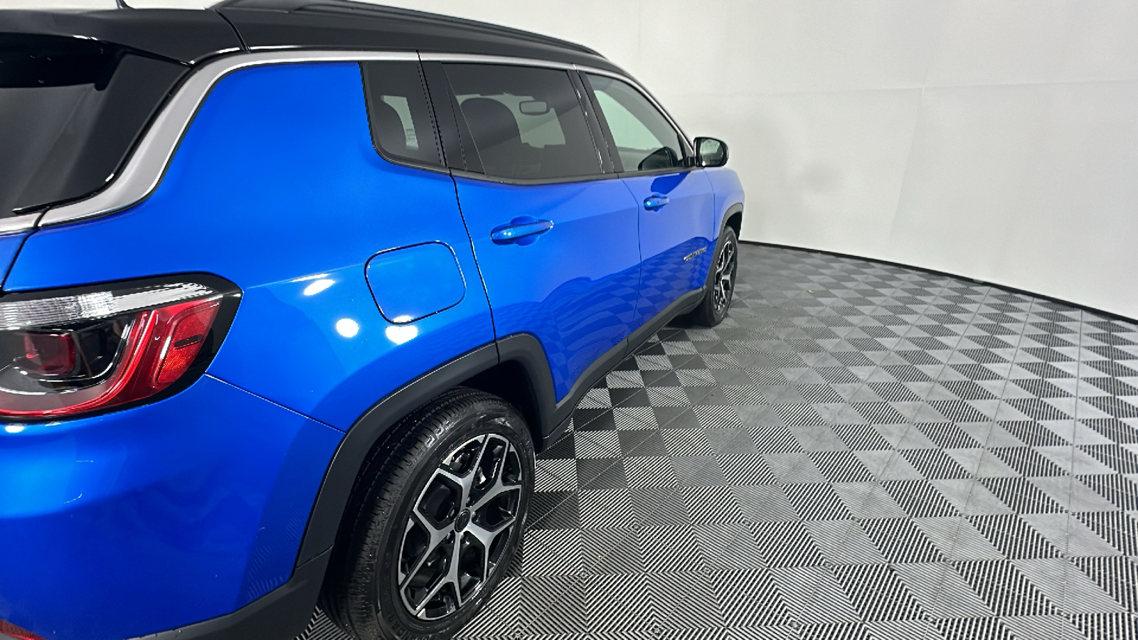 2025 Jeep Compass Limited 16