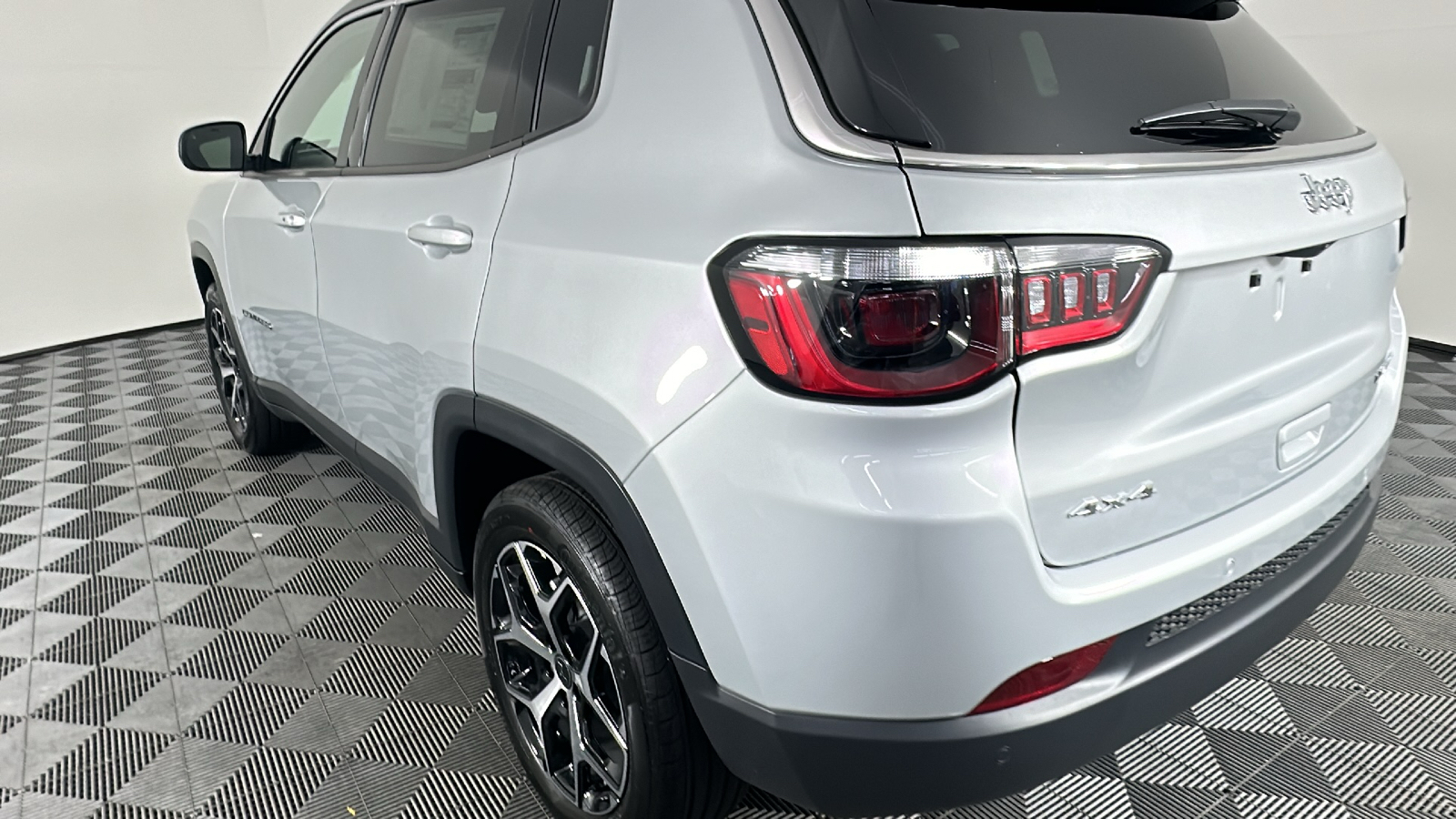 2025 Jeep Compass Limited 11