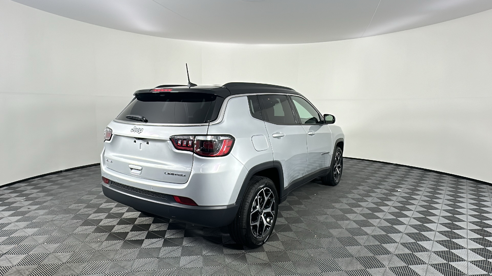 2025 Jeep Compass Limited 17