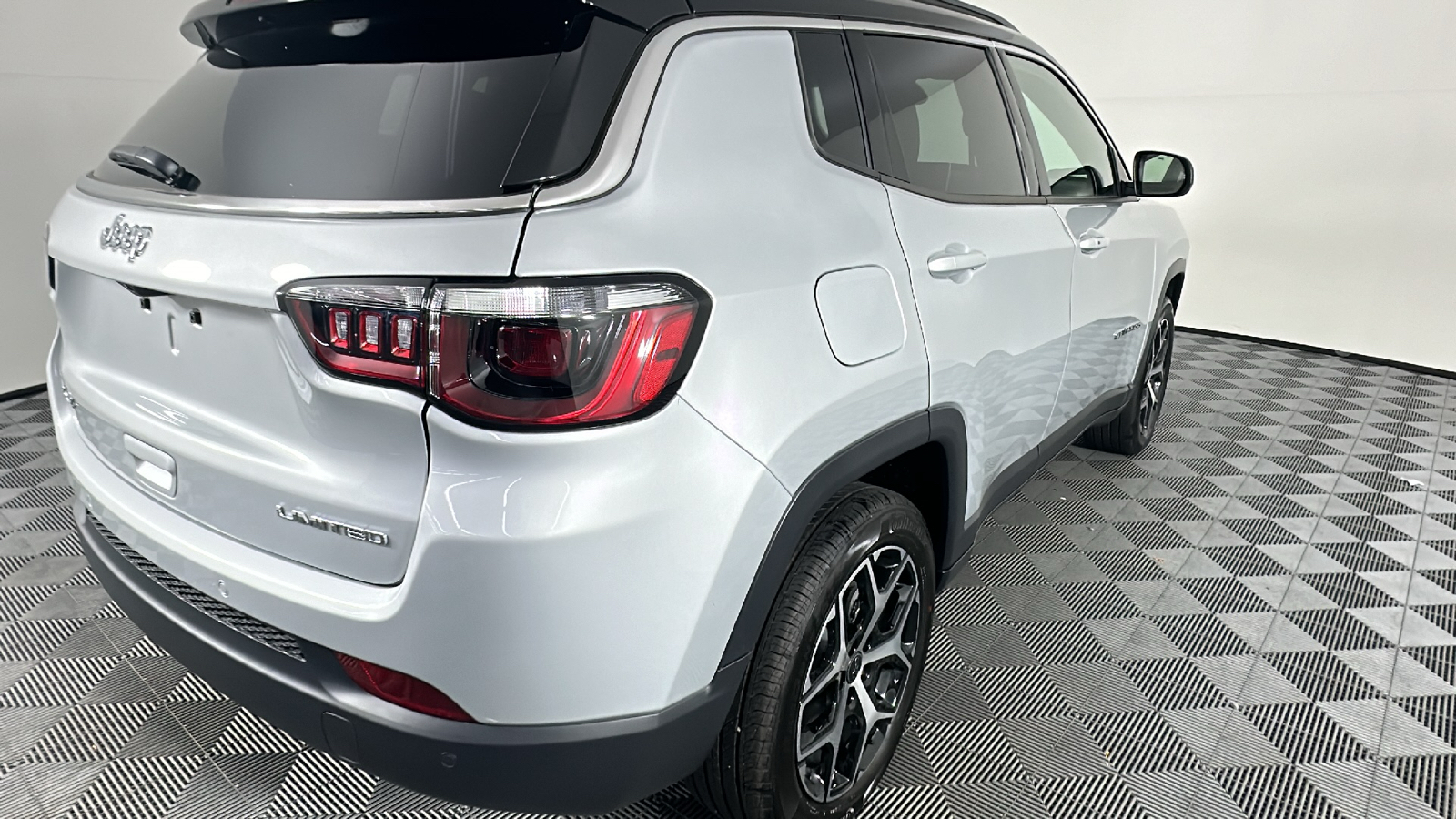 2025 Jeep Compass Limited 18