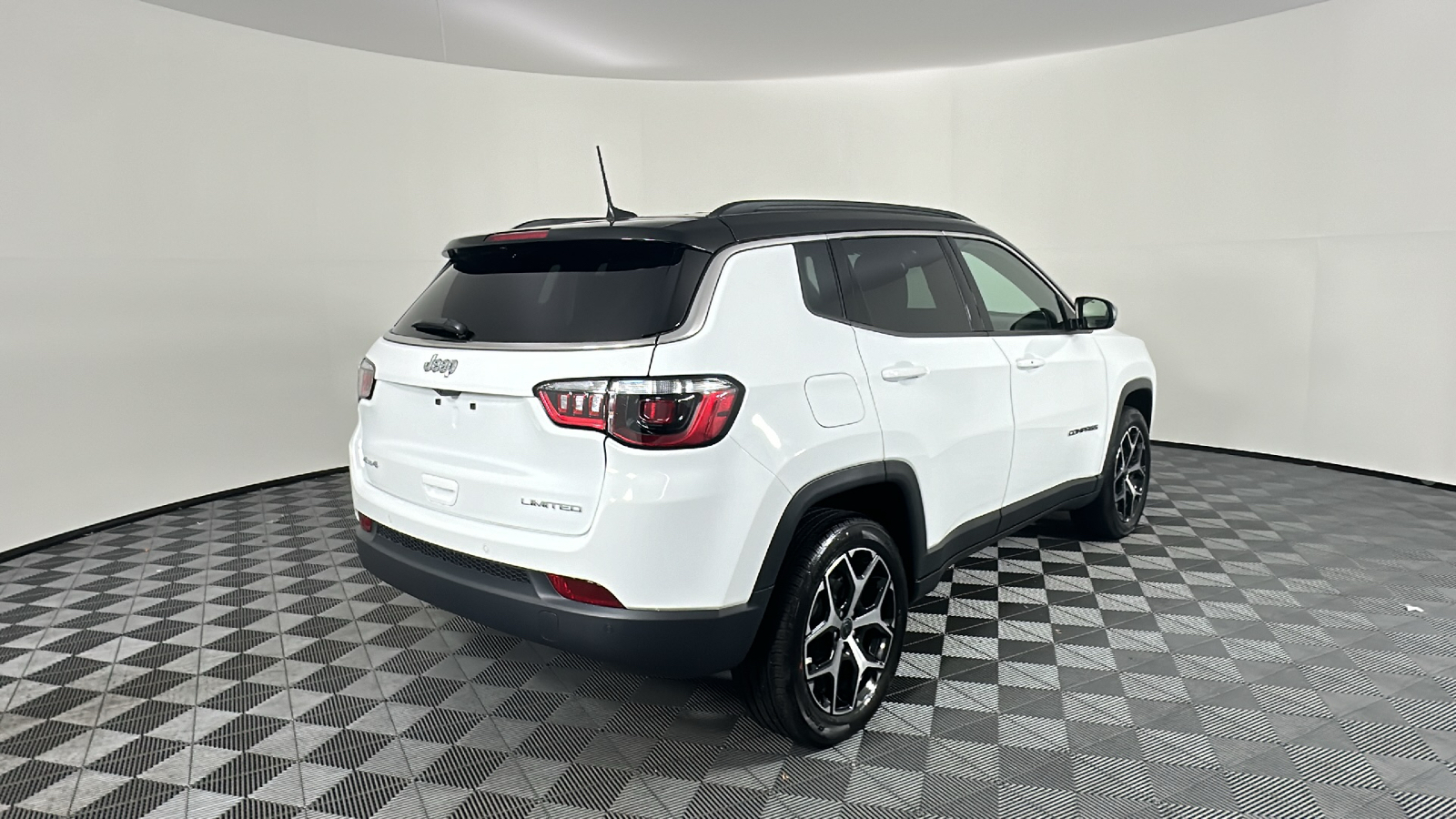 2025 Jeep Compass Limited 17