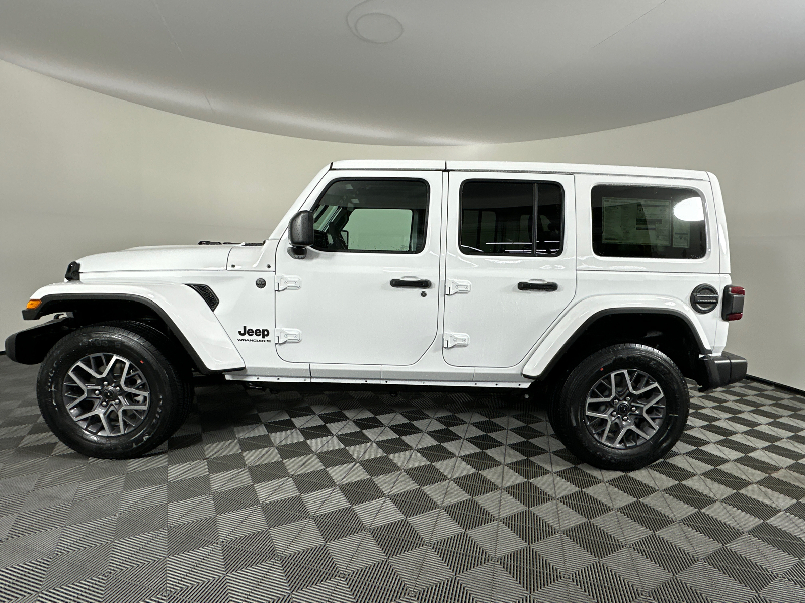 2025 Jeep Wrangler Sahara 8