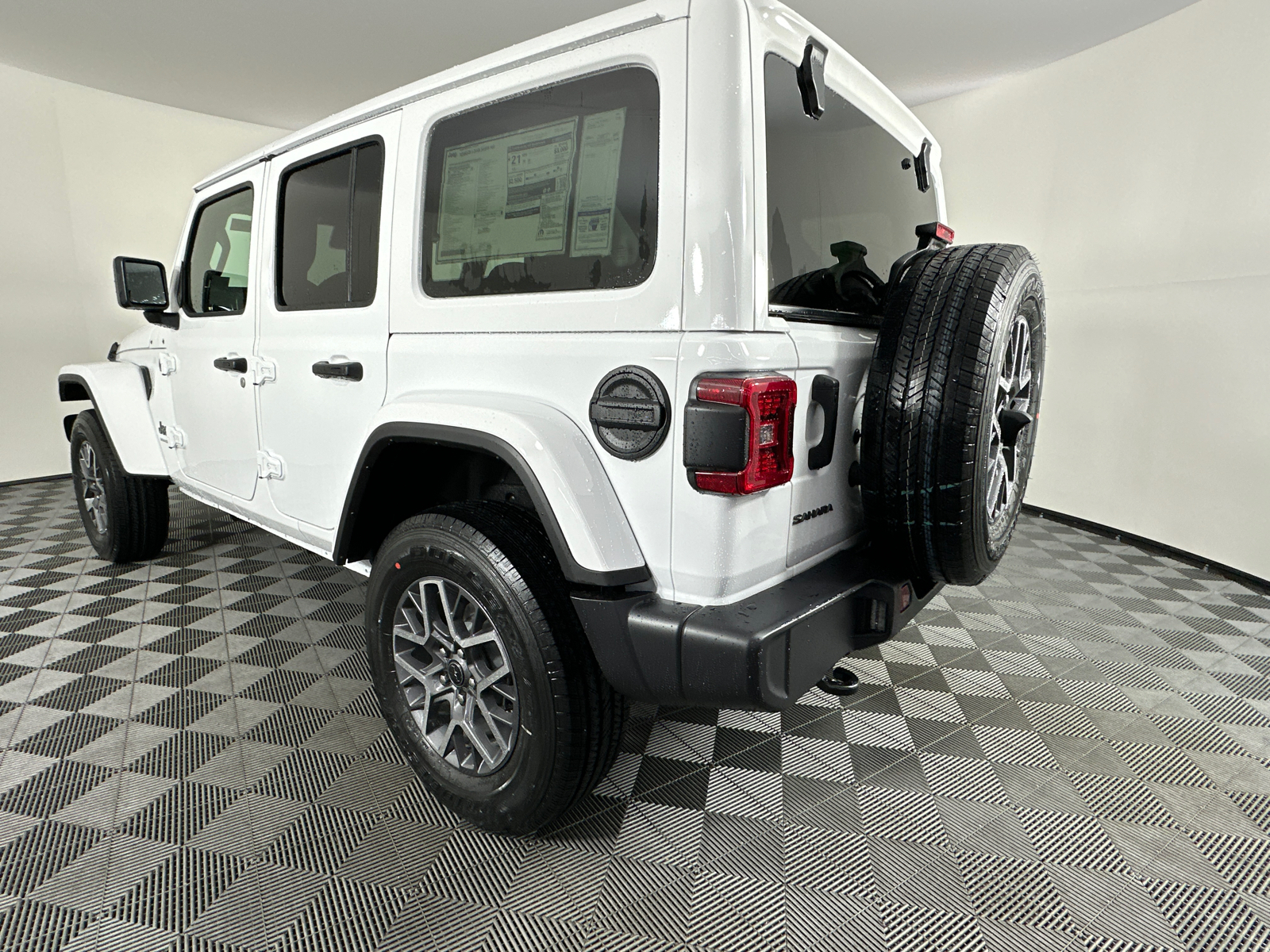 2025 Jeep Wrangler Sahara 10