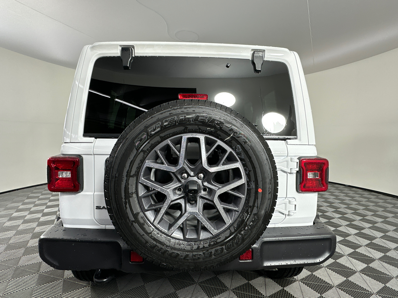 2025 Jeep Wrangler Sahara 12