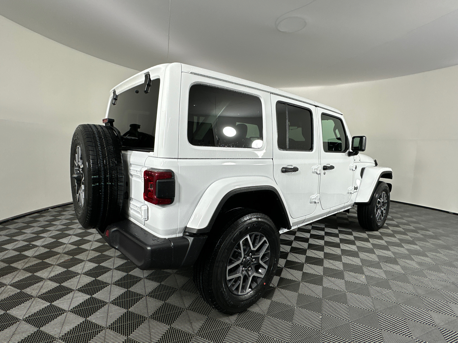 2025 Jeep Wrangler Sahara 15