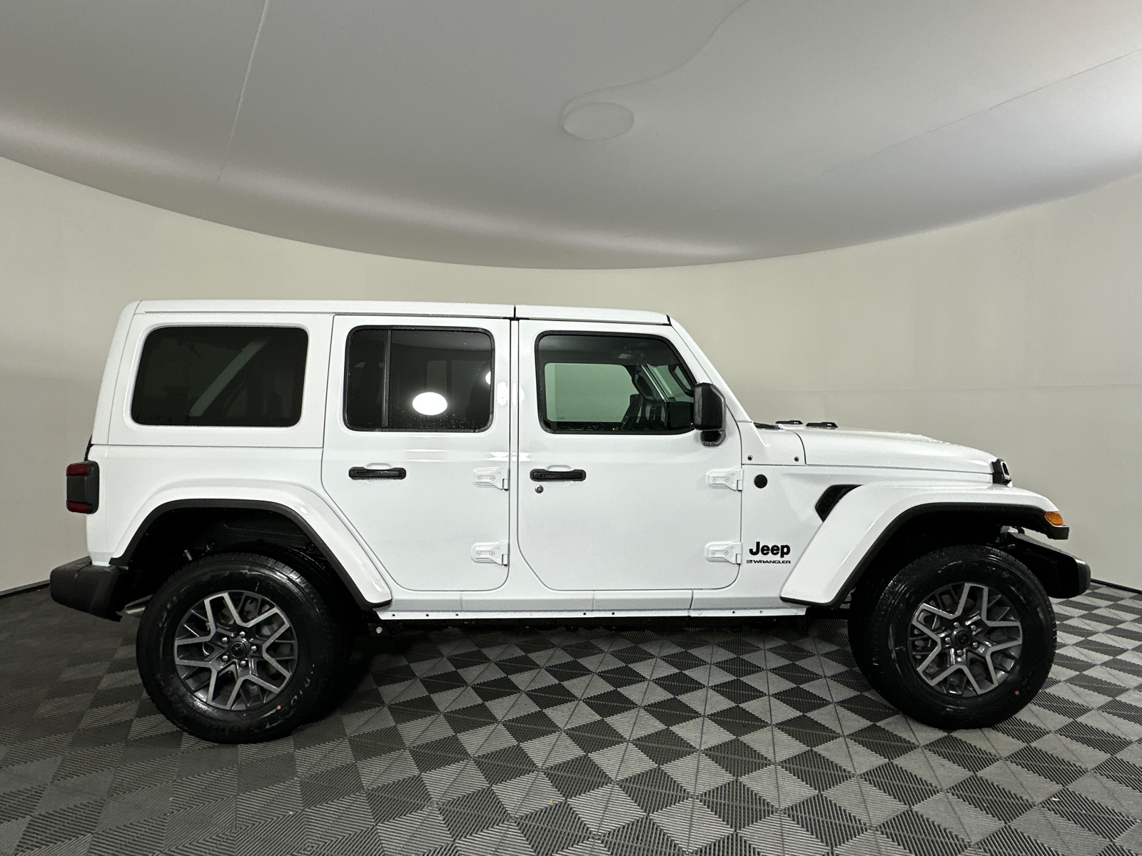 2025 Jeep Wrangler Sahara 18