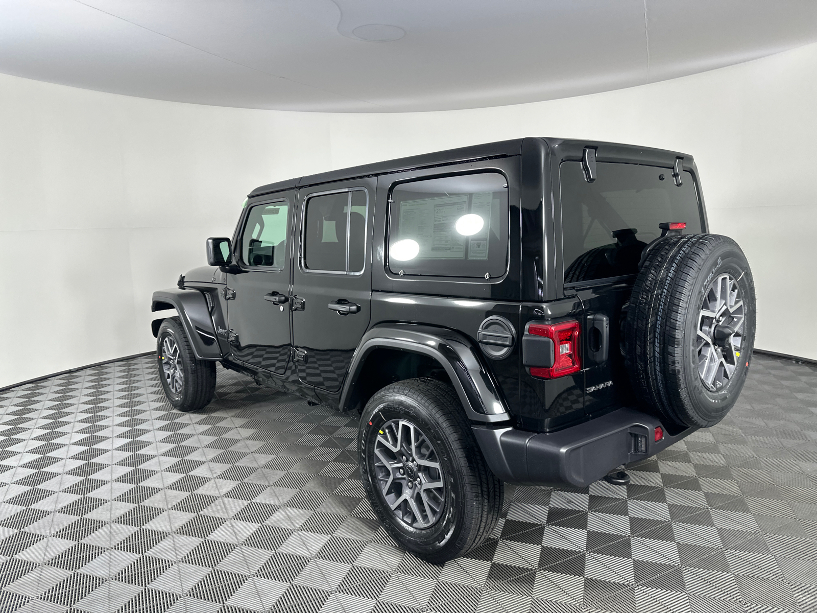 2025 Jeep Wrangler Sahara 11