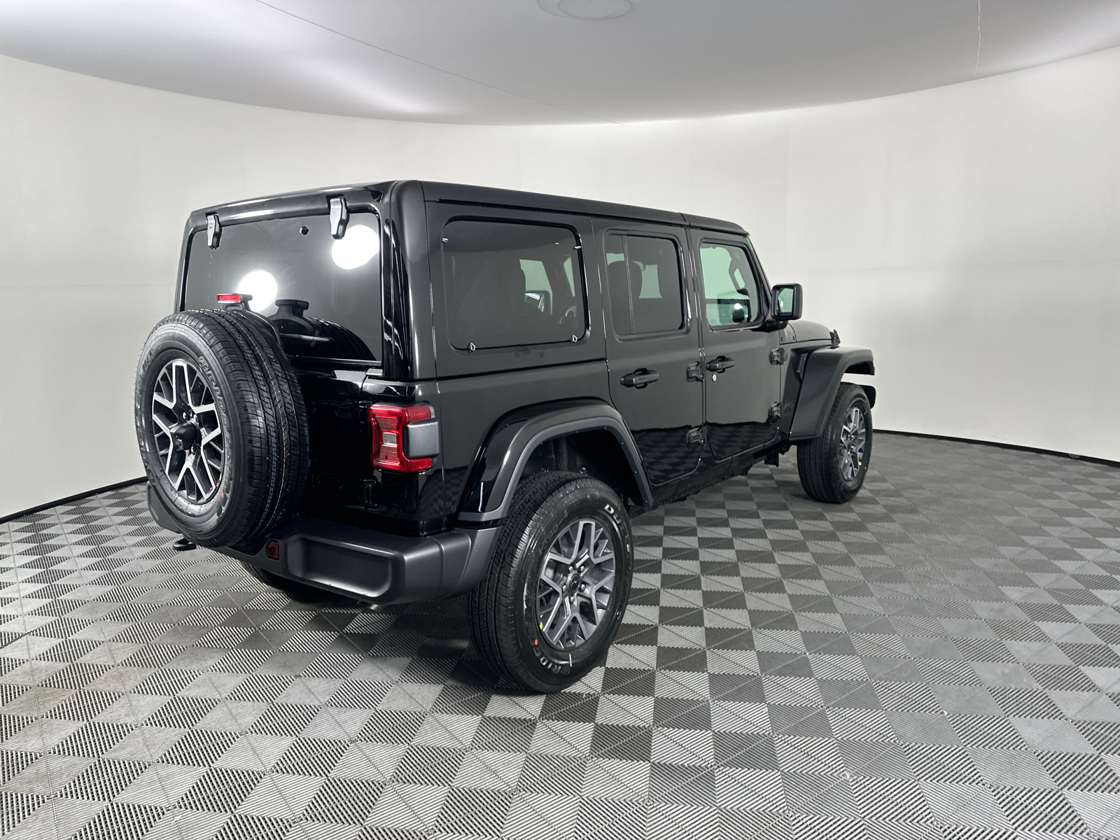 2025 Jeep Wrangler Sahara 17