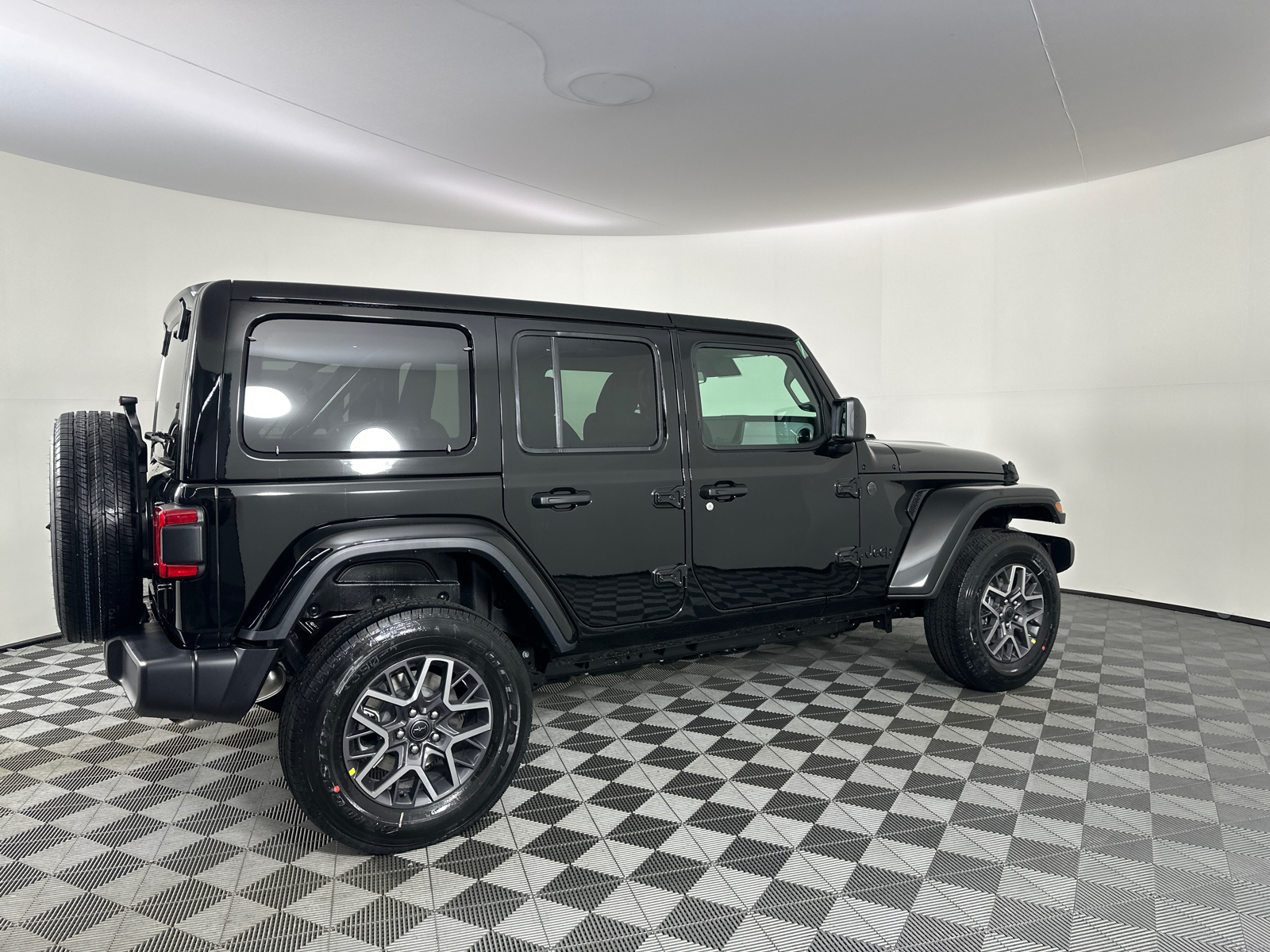 2025 Jeep Wrangler Sahara 20