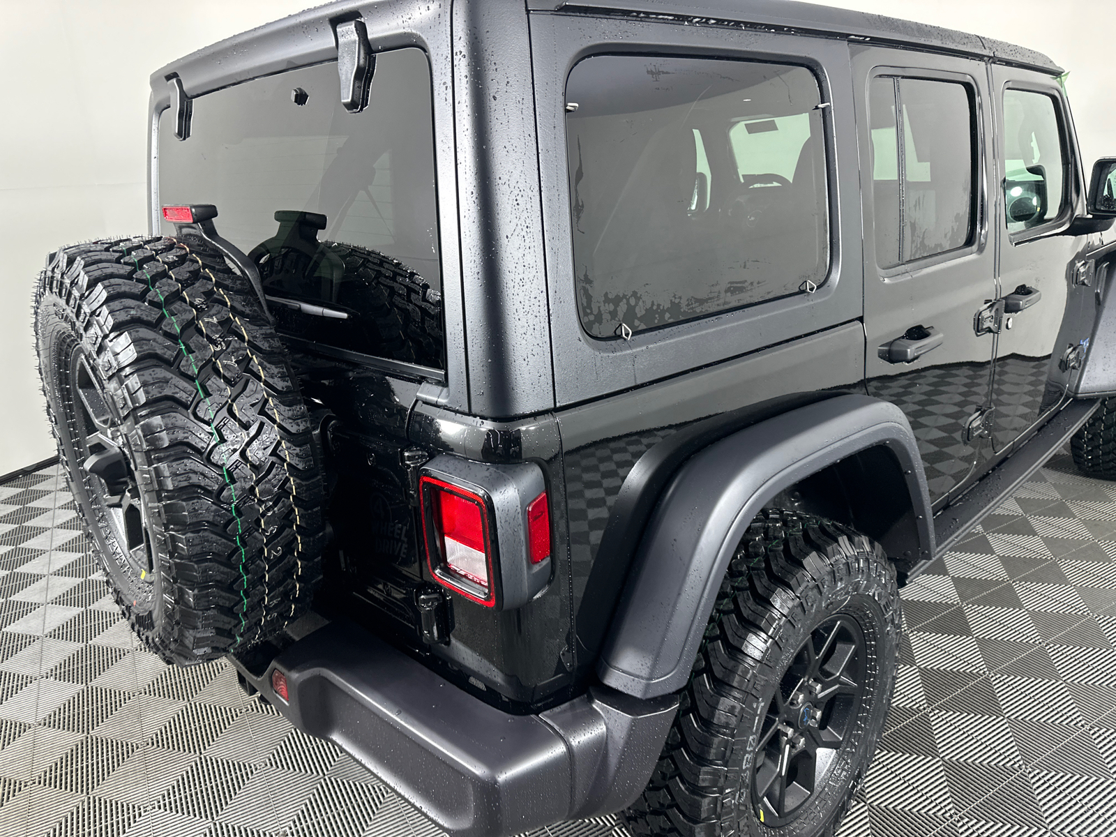 2025 Jeep Wrangler Willys 4xe 18