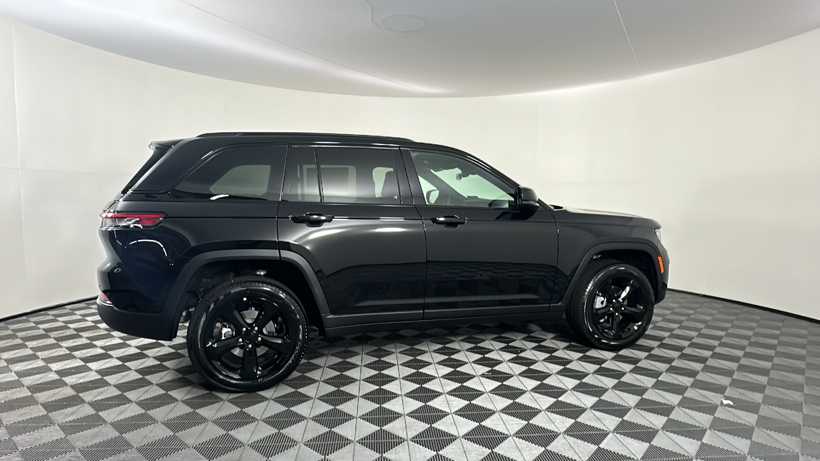 2025 Jeep Grand Cherokee Limited 23