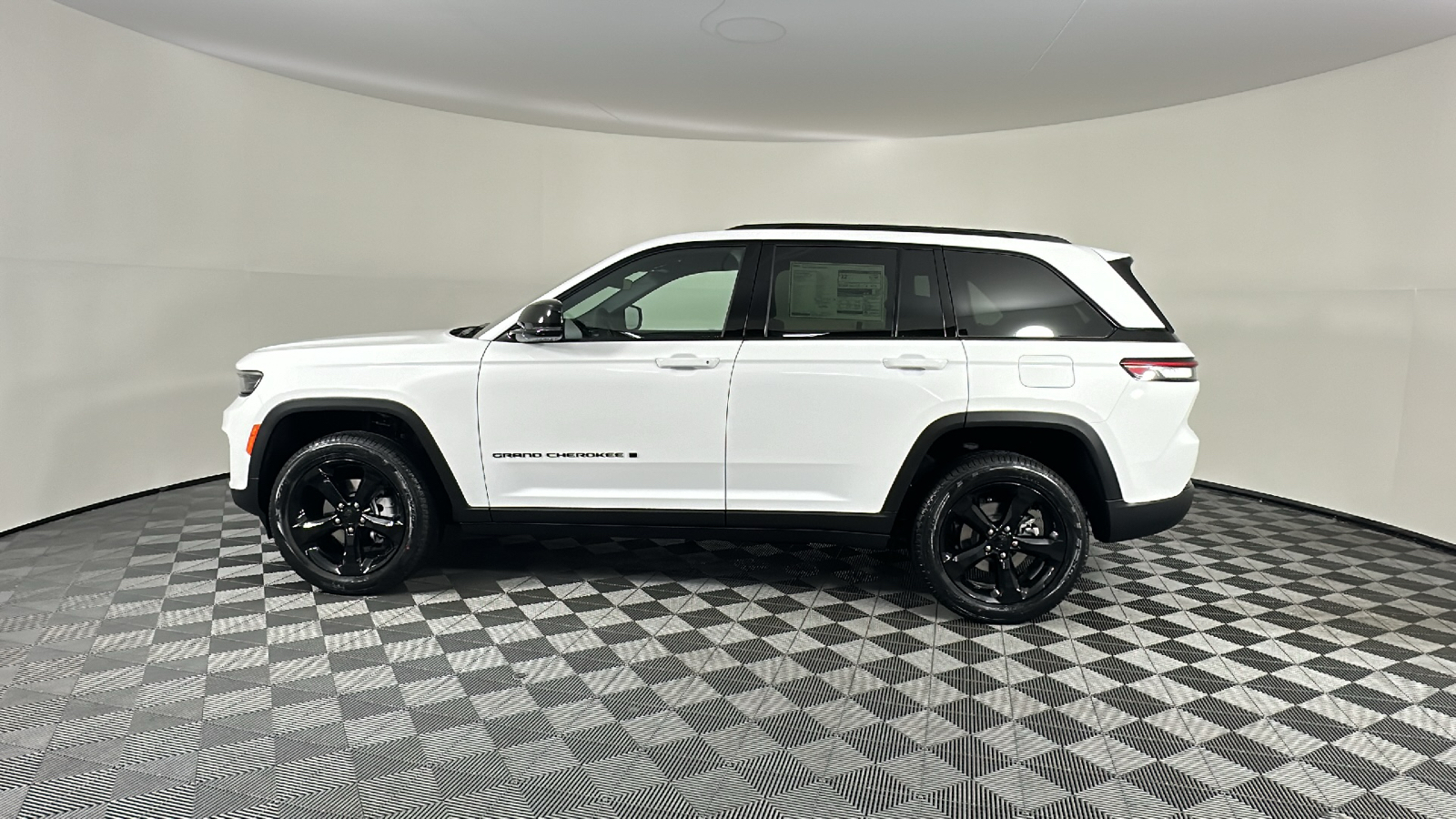 2025 Jeep Grand Cherokee Limited 8