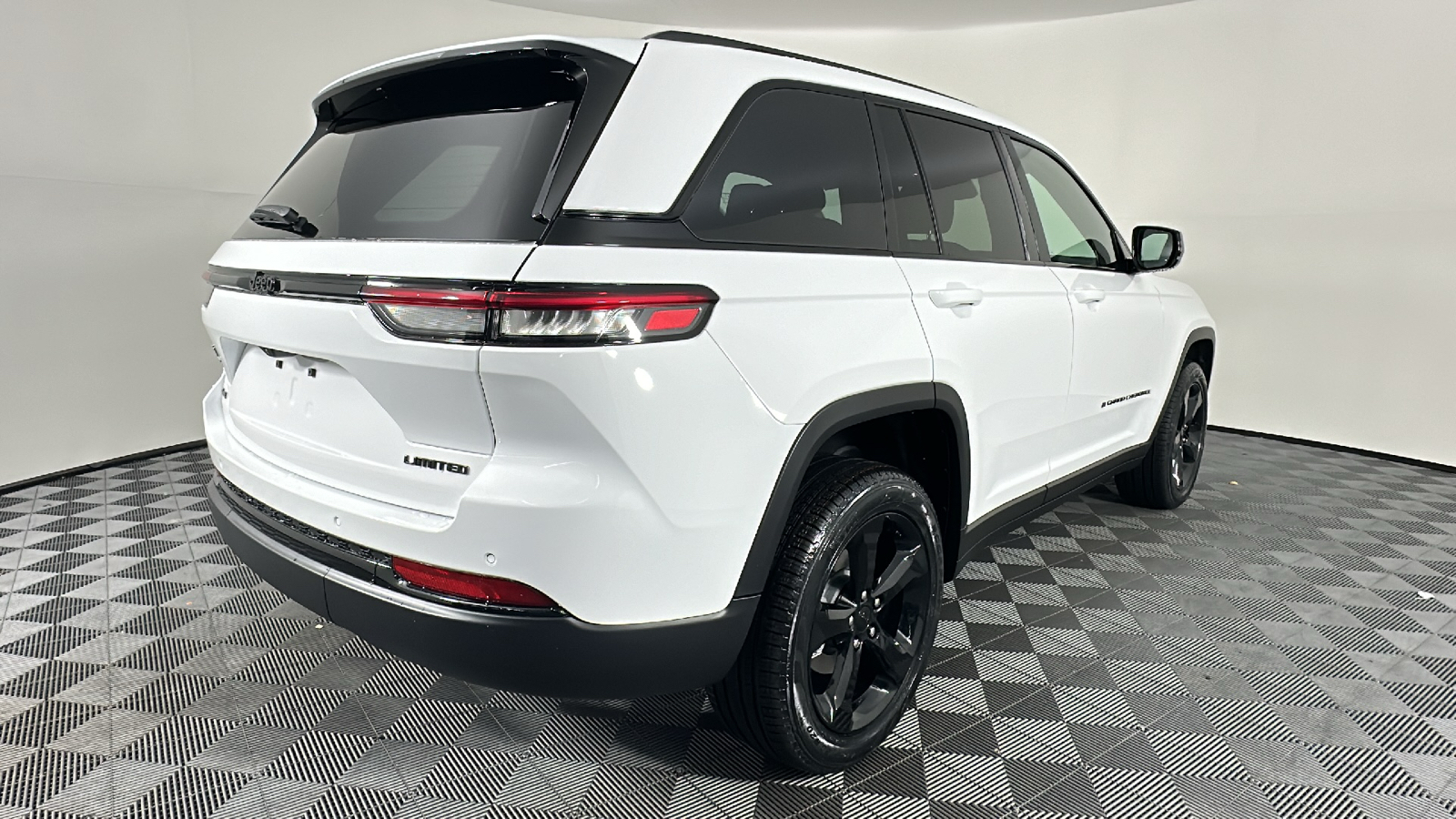 2025 Jeep Grand Cherokee Limited 18