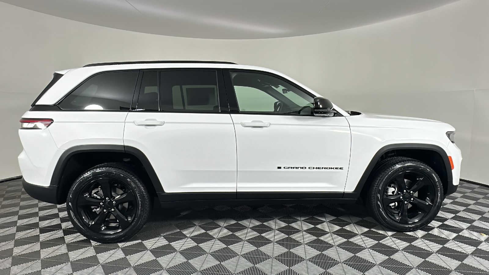 2025 Jeep Grand Cherokee Limited 21