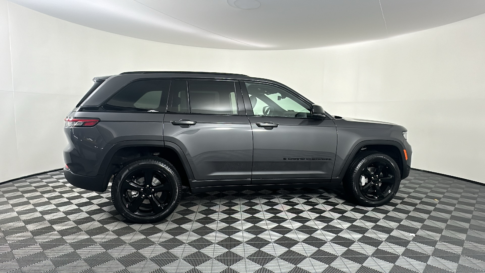 2025 Jeep Grand Cherokee Limited 23