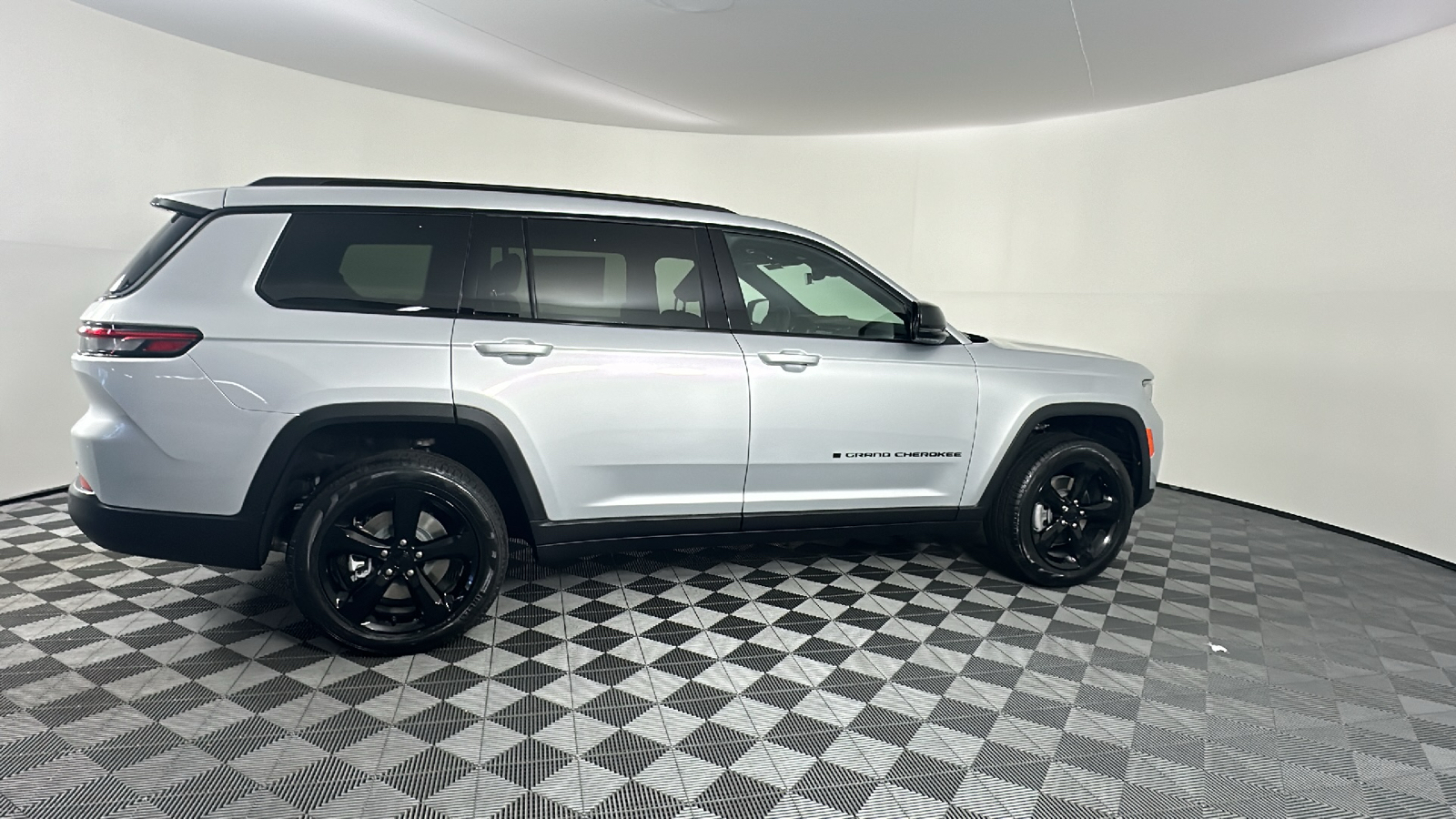 2025 Jeep Grand Cherokee L Limited 23