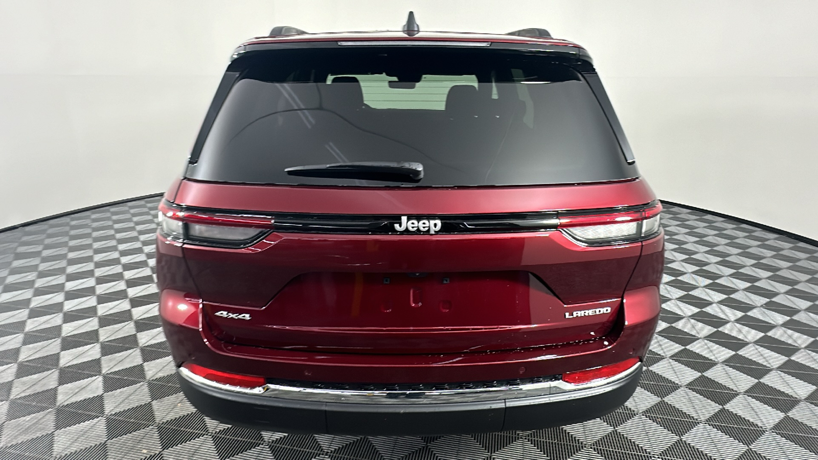 2025 Jeep Grand Cherokee Laredo 15