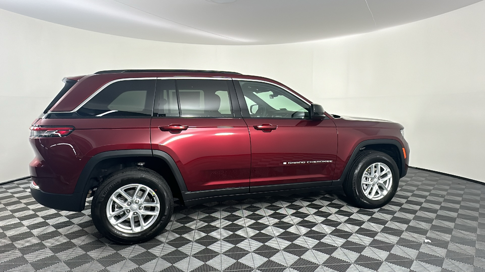 2025 Jeep Grand Cherokee Laredo 22