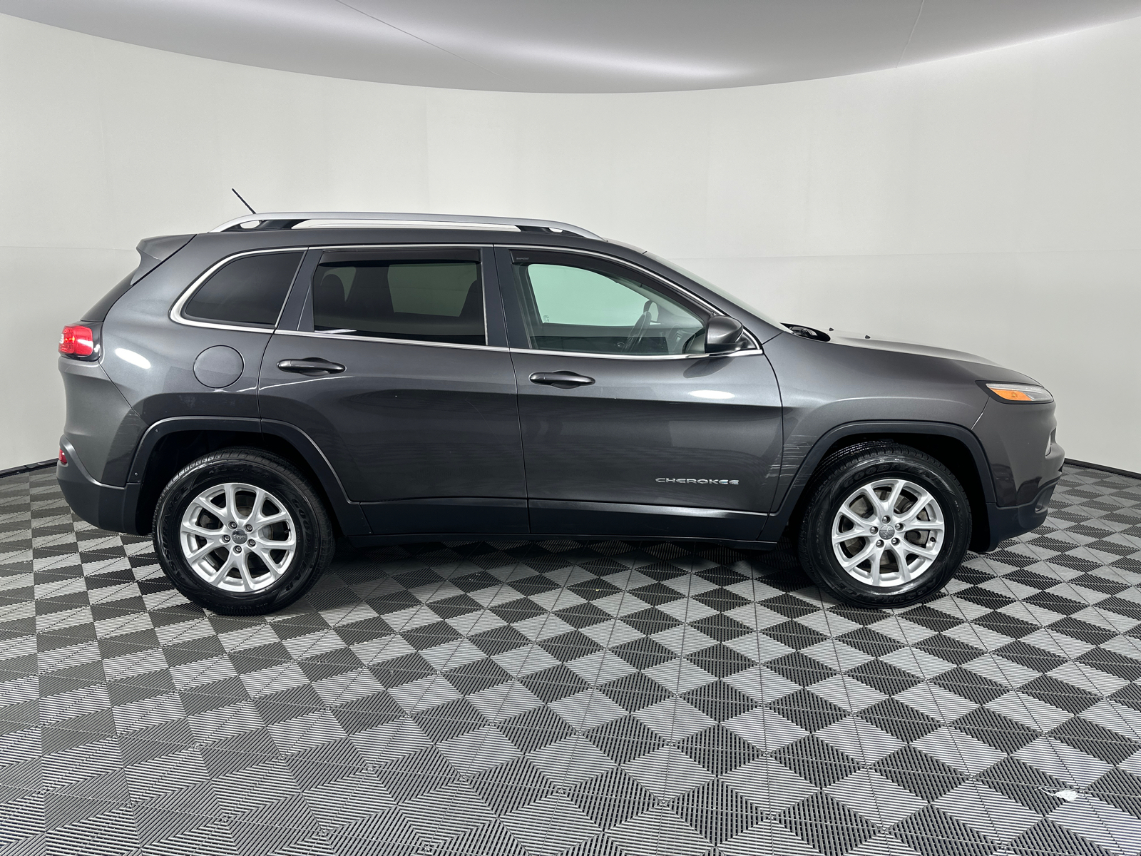 2016 Jeep Cherokee Latitude 18