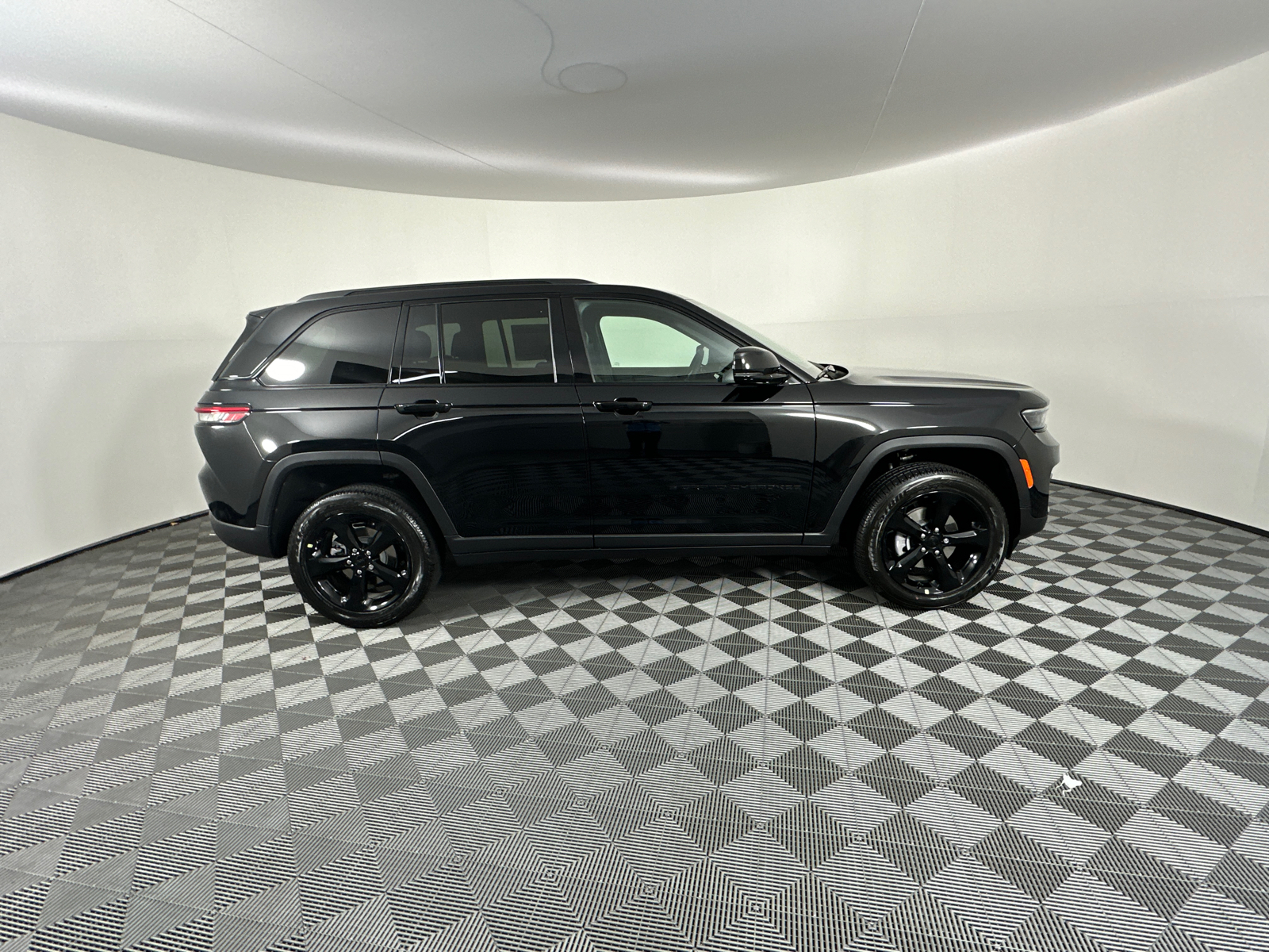 2025 Jeep Grand Cherokee Altitude X 19