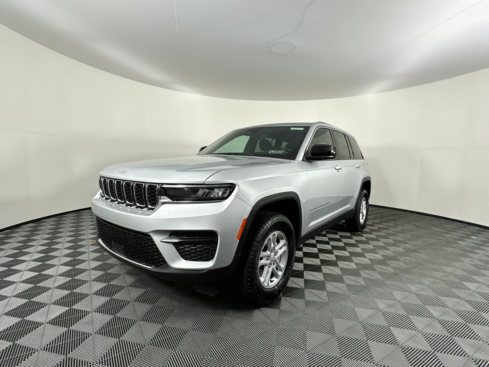 2025 Jeep Grand Cherokee Laredo 5