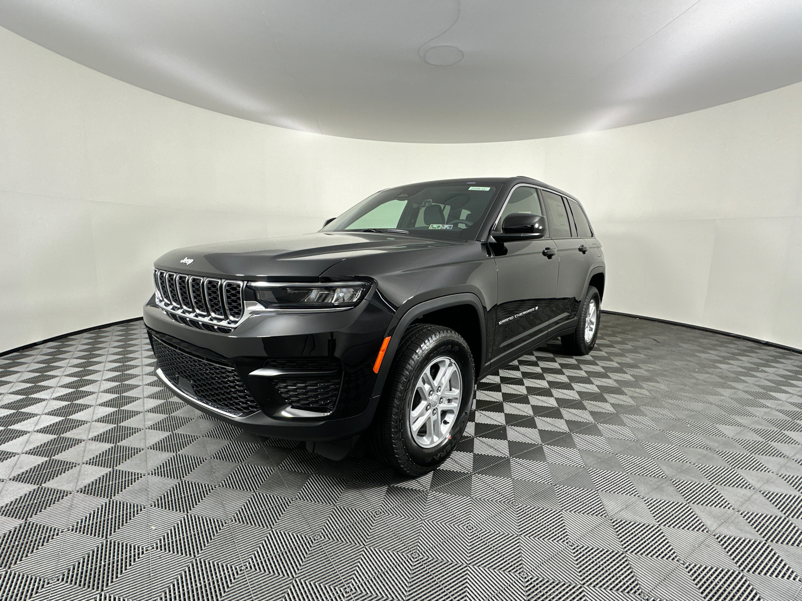 2025 Jeep Grand Cherokee Laredo 5