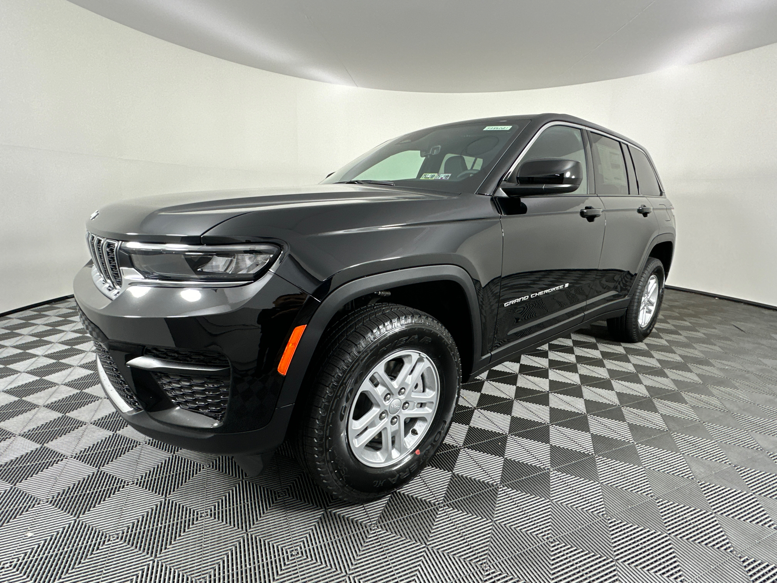 2025 Jeep Grand Cherokee Laredo 6