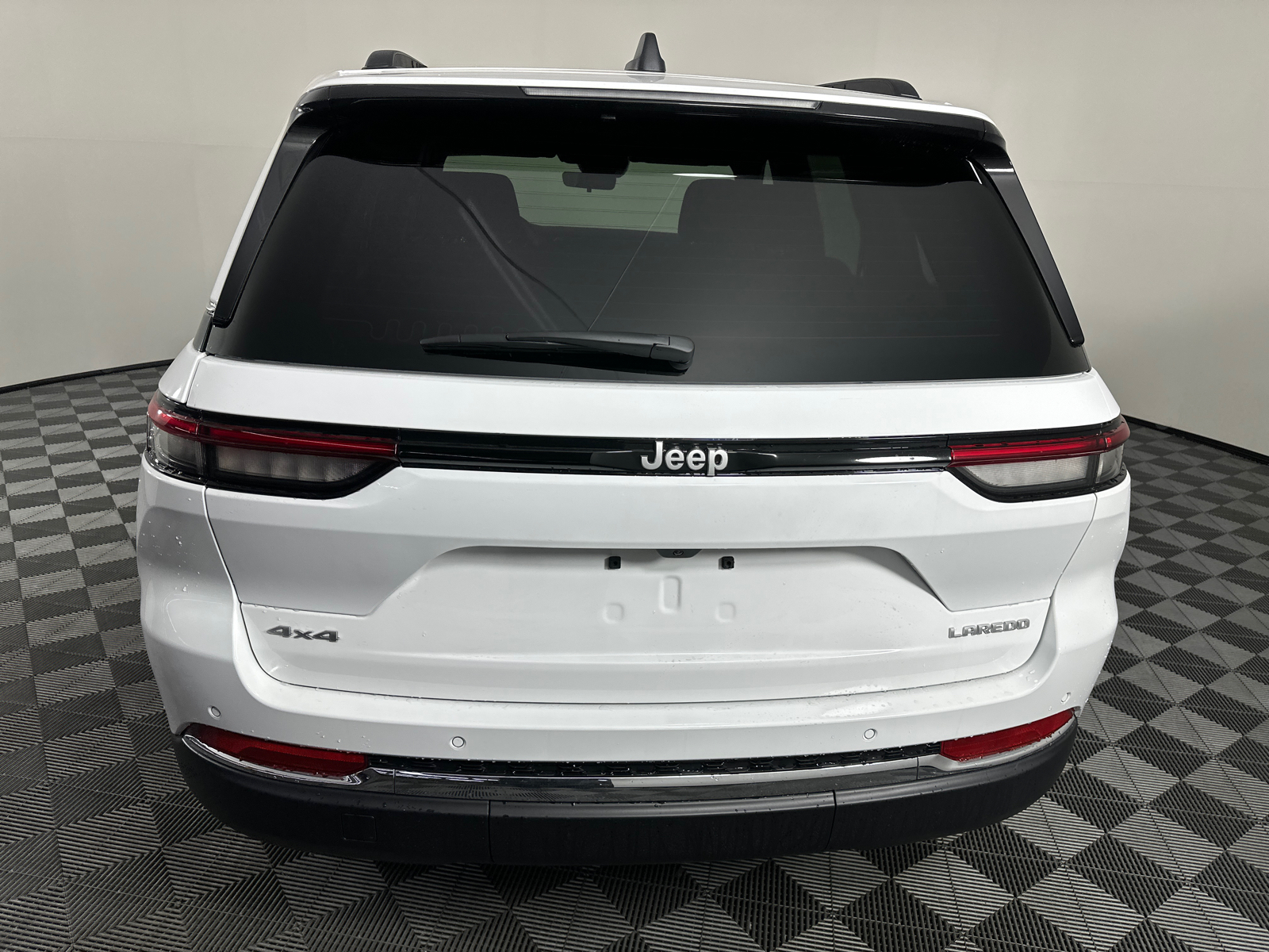 2025 Jeep Grand Cherokee Laredo 15