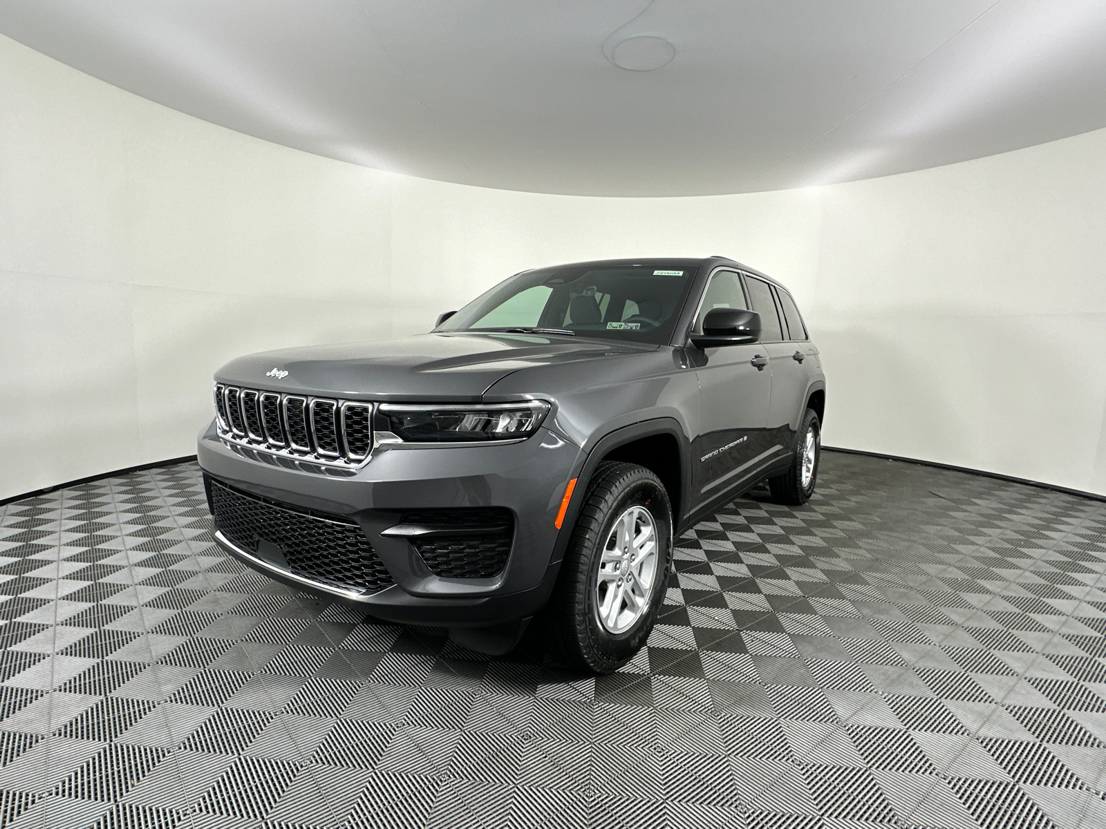 2025 Jeep Grand Cherokee Laredo 5