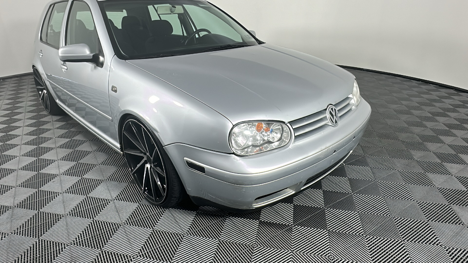 2003 Volkswagen Golf GLS 2