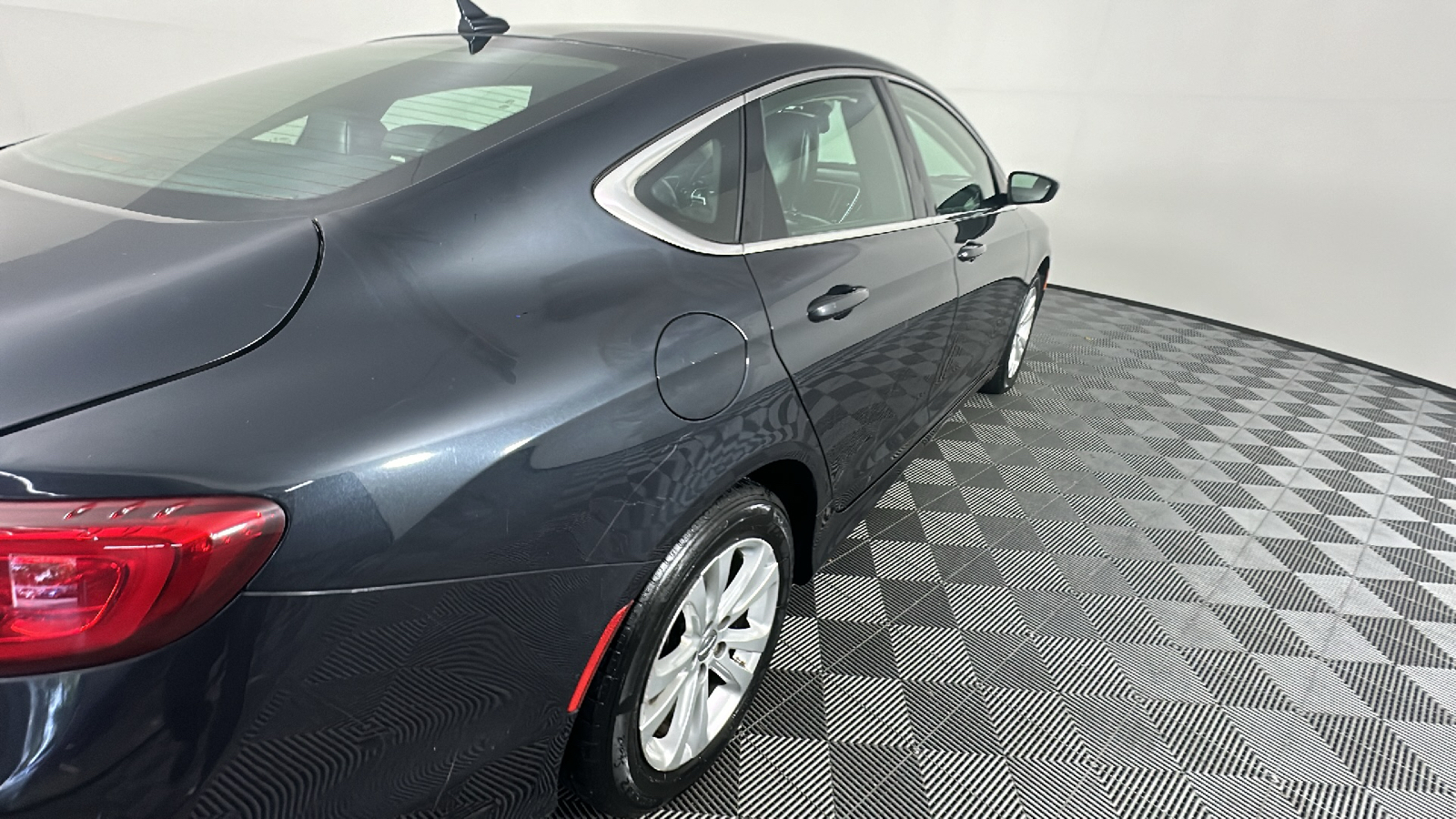 2017 Chrysler 200 Limited 15