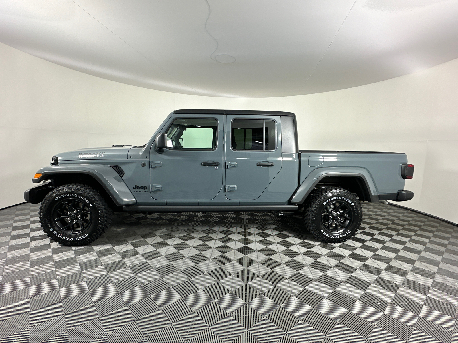 2025 Jeep Gladiator  8