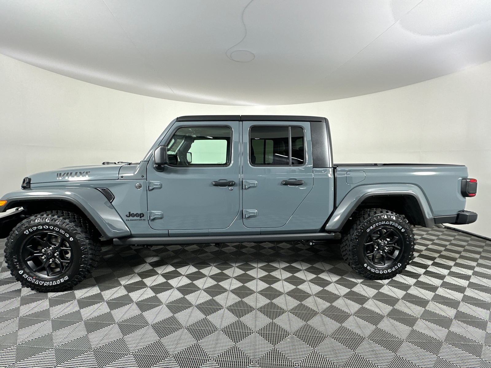 2025 Jeep Gladiator  9