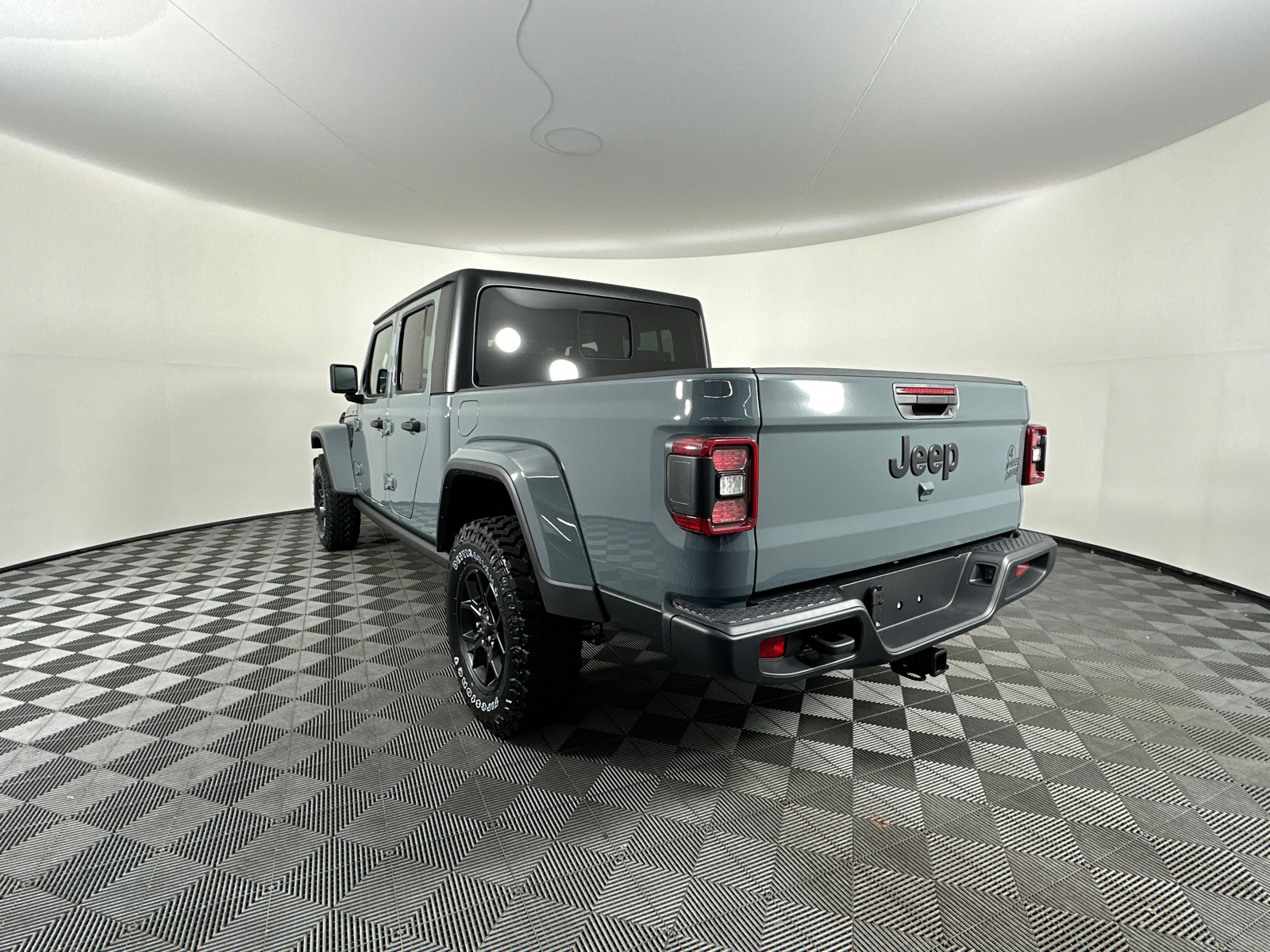 2025 Jeep Gladiator  10