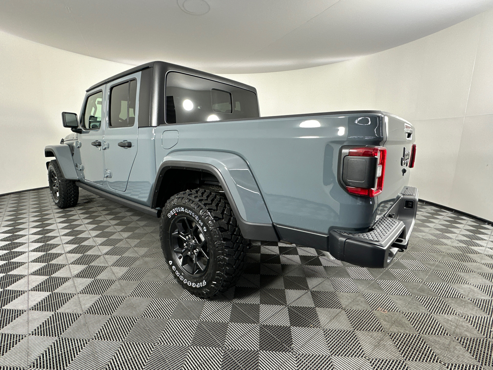 2025 Jeep Gladiator  11