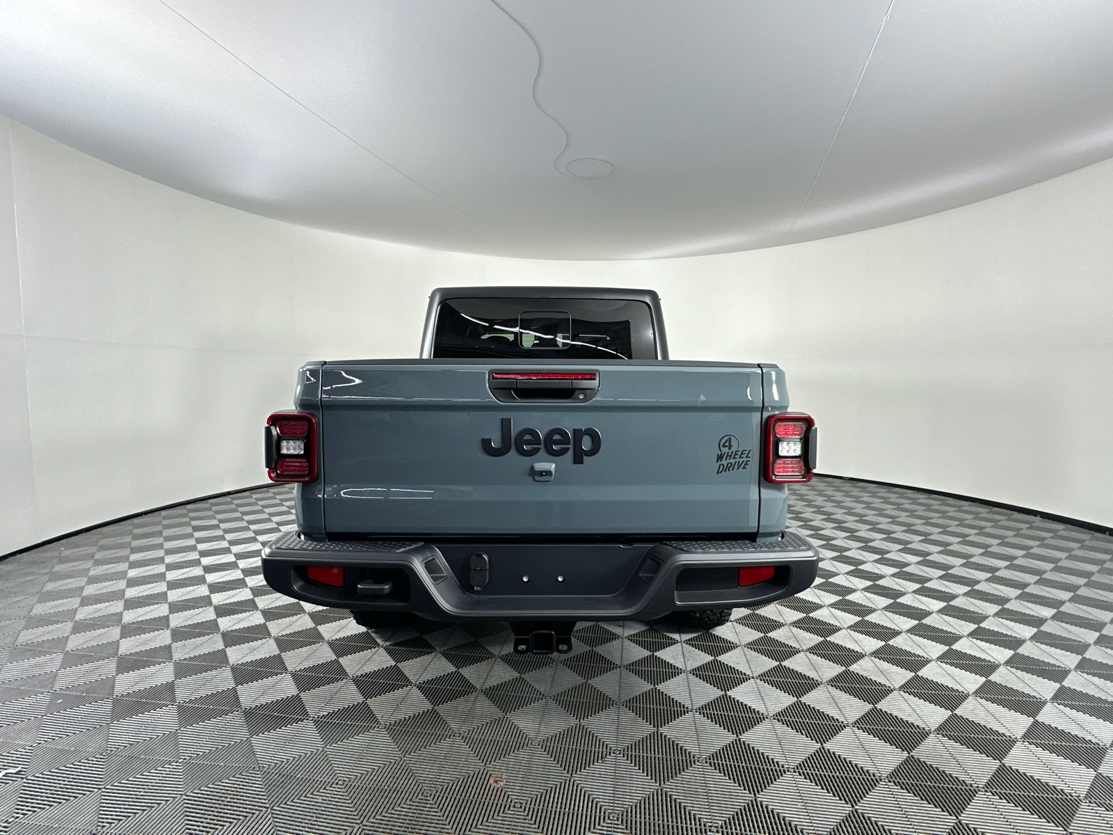 2025 Jeep Gladiator  13