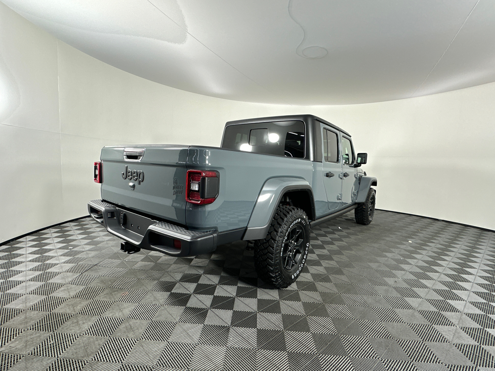 2025 Jeep Gladiator  15