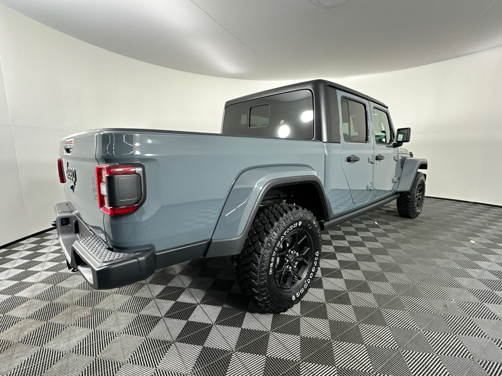 2025 Jeep Gladiator  16