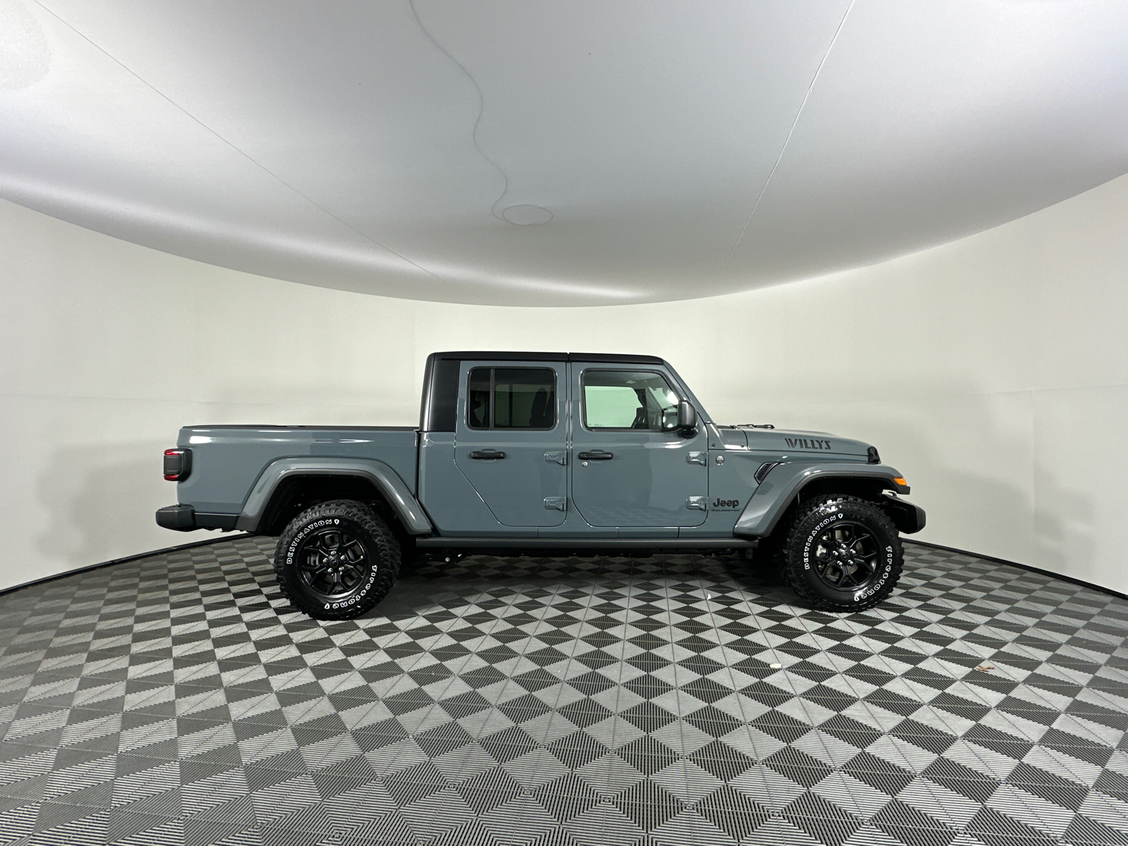 2025 Jeep Gladiator  18