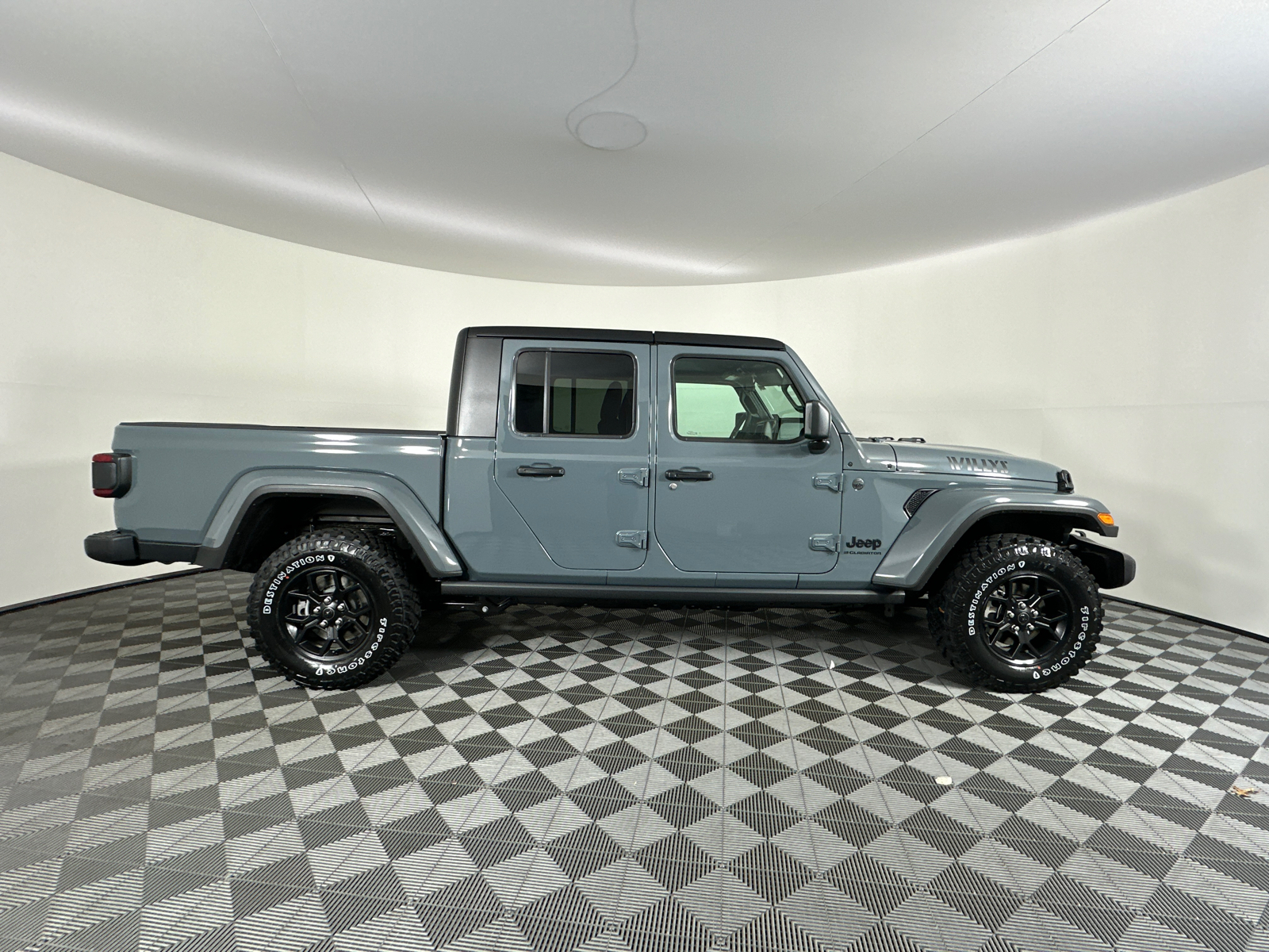 2025 Jeep Gladiator  19