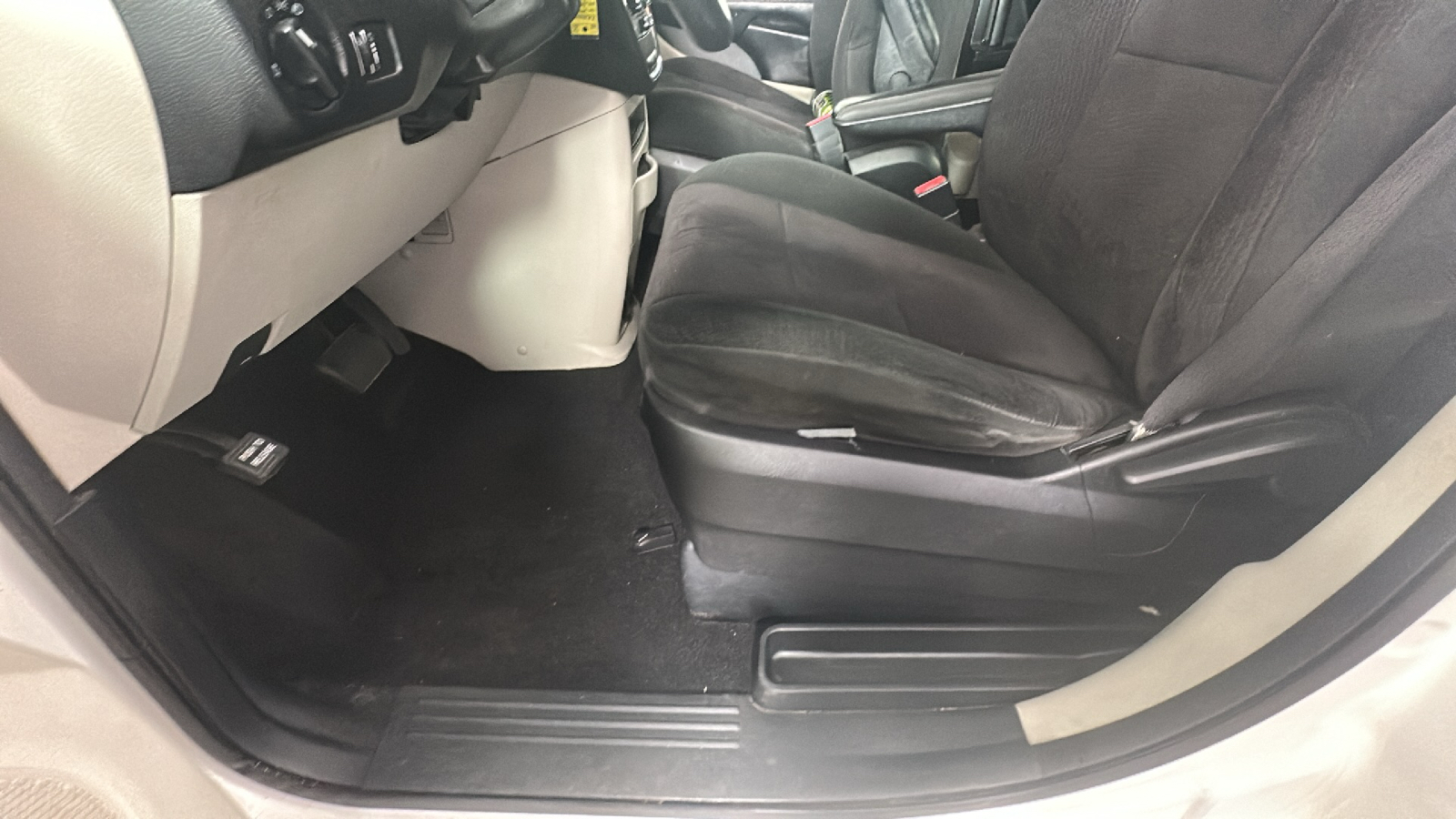 2011 Dodge Grand Caravan Mainstreet 32