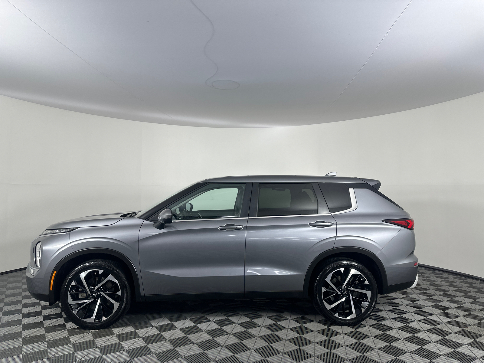 2023 Mitsubishi Outlander ES 9