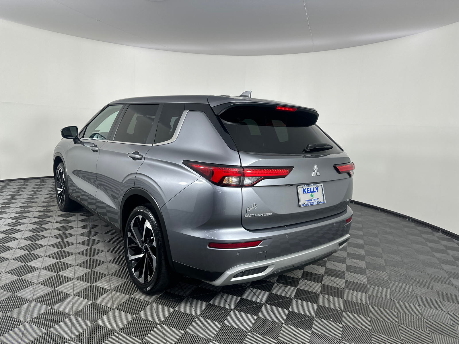 2023 Mitsubishi Outlander ES 10