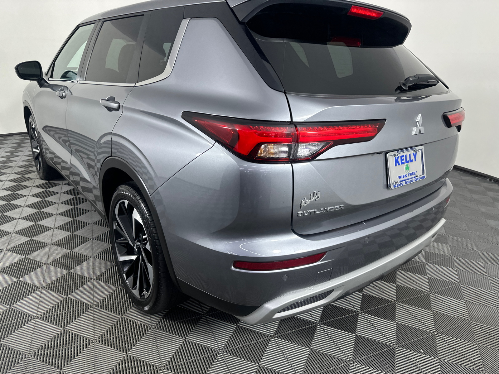 2023 Mitsubishi Outlander ES 11