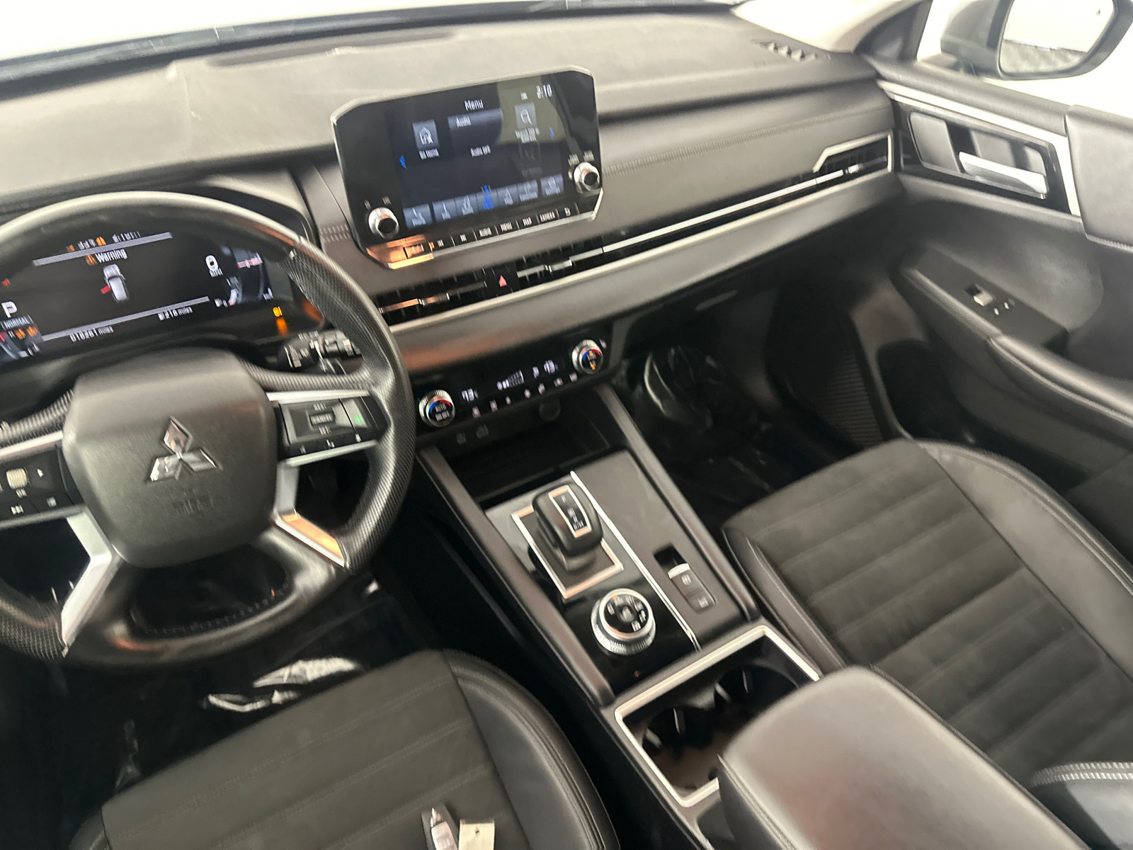 2023 Mitsubishi Outlander ES 29